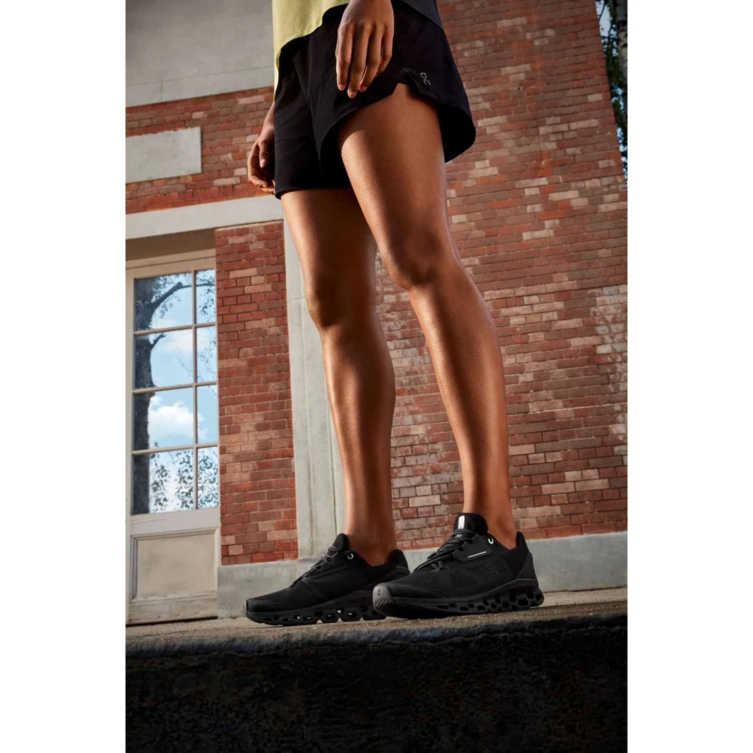 On Running On Cloudstratus Women Running Shoe - Black 9 On Running On Cloudstratus Women Running Shoe - Black - Image 7