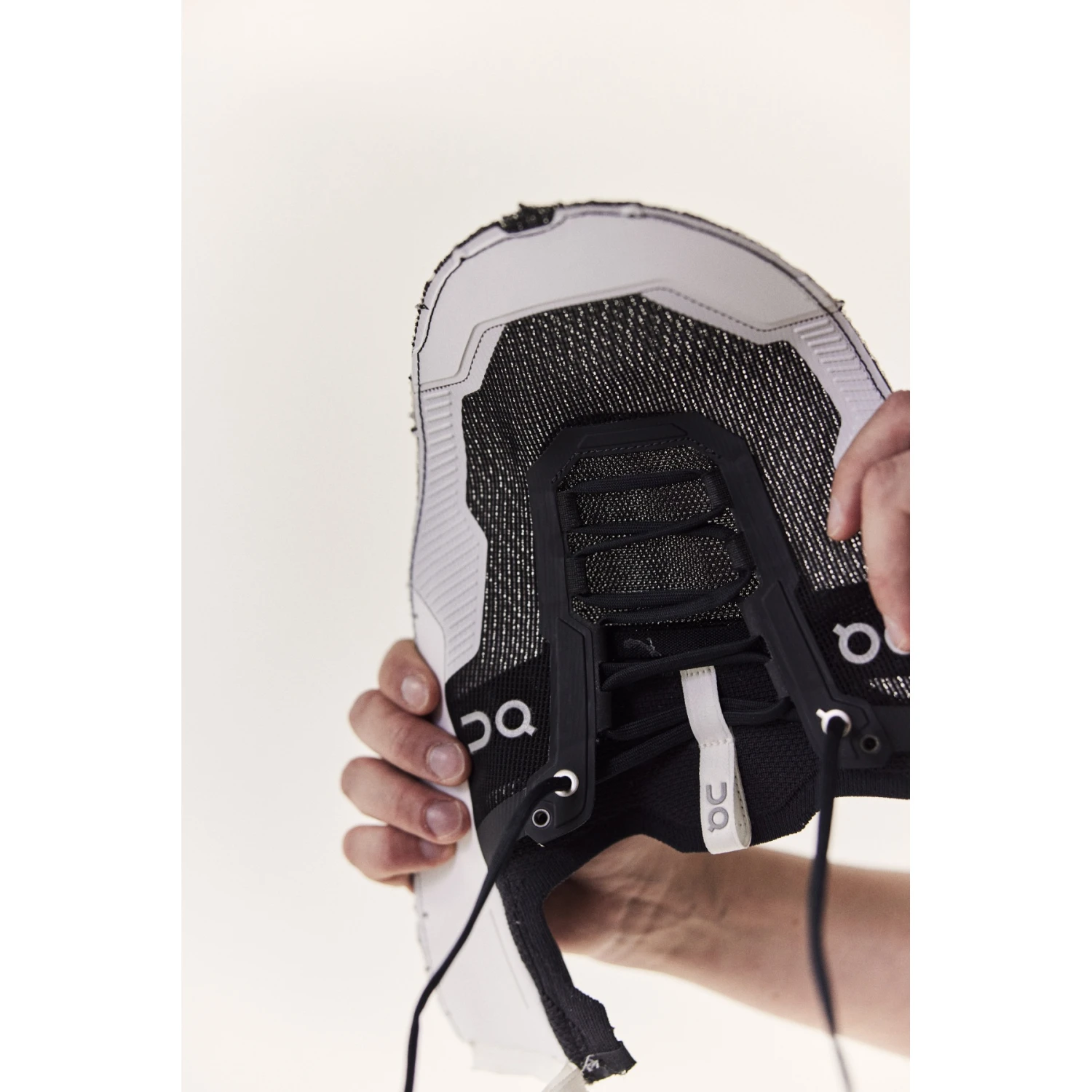 On Running On Cloudultra 2 PO Men Trailrunning Shoe - Black & White 9 On Running On Cloudultra 2 PO Men Trailrunning Shoe - Black & White - Image 7