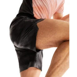 On Running On Lightweight Shorts Lumos - Black -On Running Sales Store on lightweight shorts lumos black 2 1554819