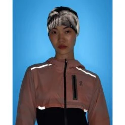 On Running On Lumos Beanie - Black 8 On Running On Lumos Beanie - Black -On Running Sales Store on lumos beanie black 4 1554990