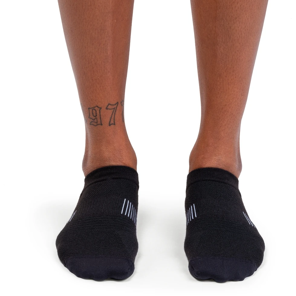 On Running On Ultralight Low Sock Women - Black & White 5 On Running On Ultralight Low Sock Women - Black & White - Image 3