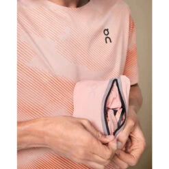 On Running On Weather Jacket Lumos - Woodrose & Black 14 On Running On Weather Jacket Lumos - Woodrose & Black -On Running Sales Store on weather lumos laufjacke woodrose 1 1558295