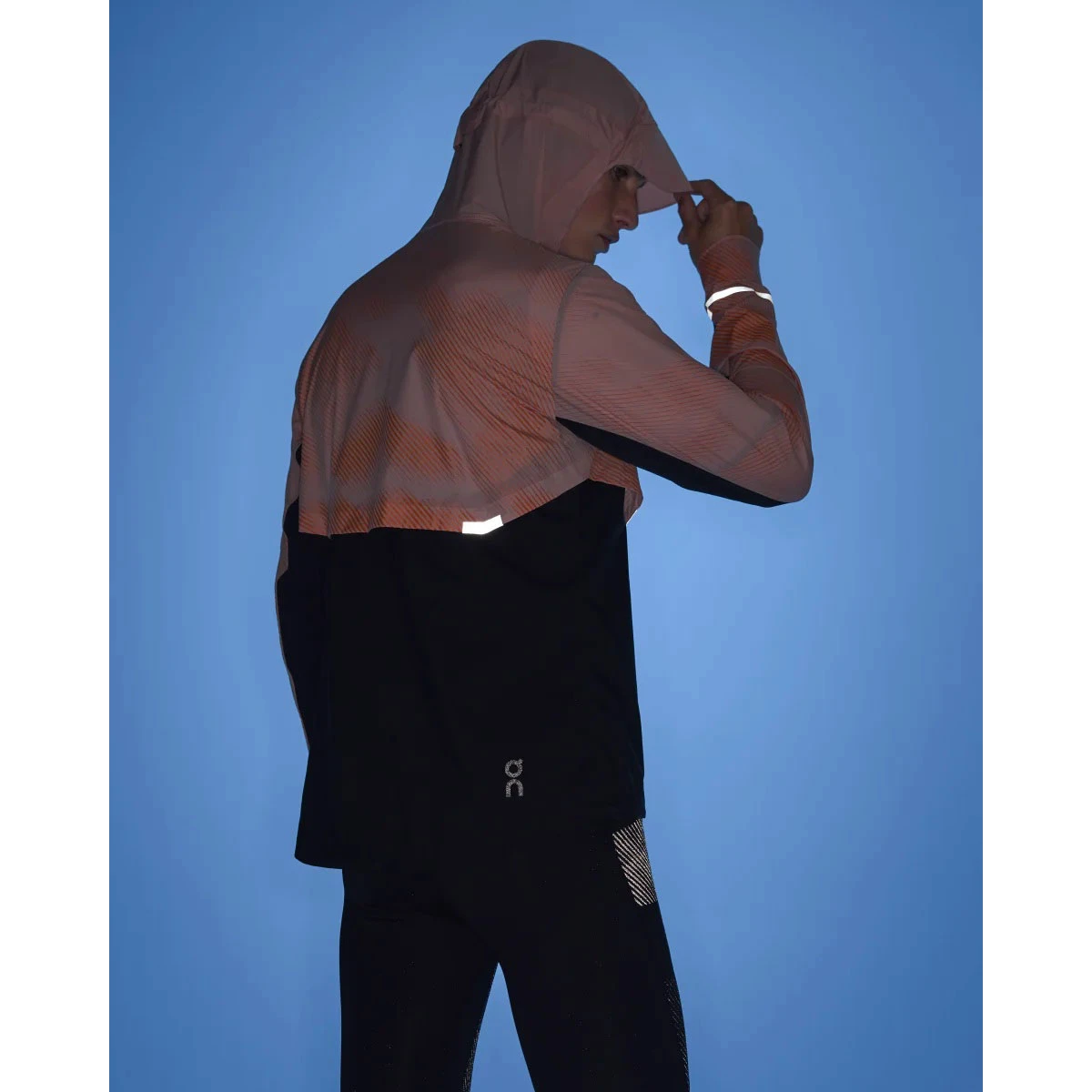 On Running On Weather Jacket Lumos - Woodrose & Black 6 On Running On Weather Jacket Lumos - Woodrose & Black - Image 4