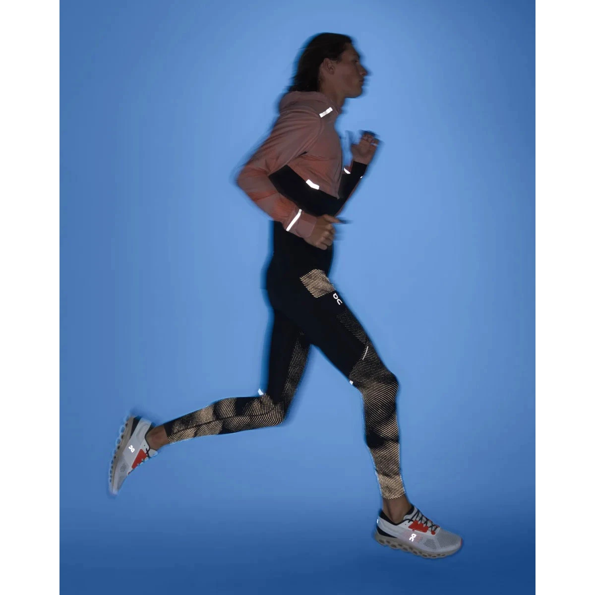 On Running On Weather Jacket Lumos - Woodrose & Black 7 On Running On Weather Jacket Lumos - Woodrose & Black - Image 5