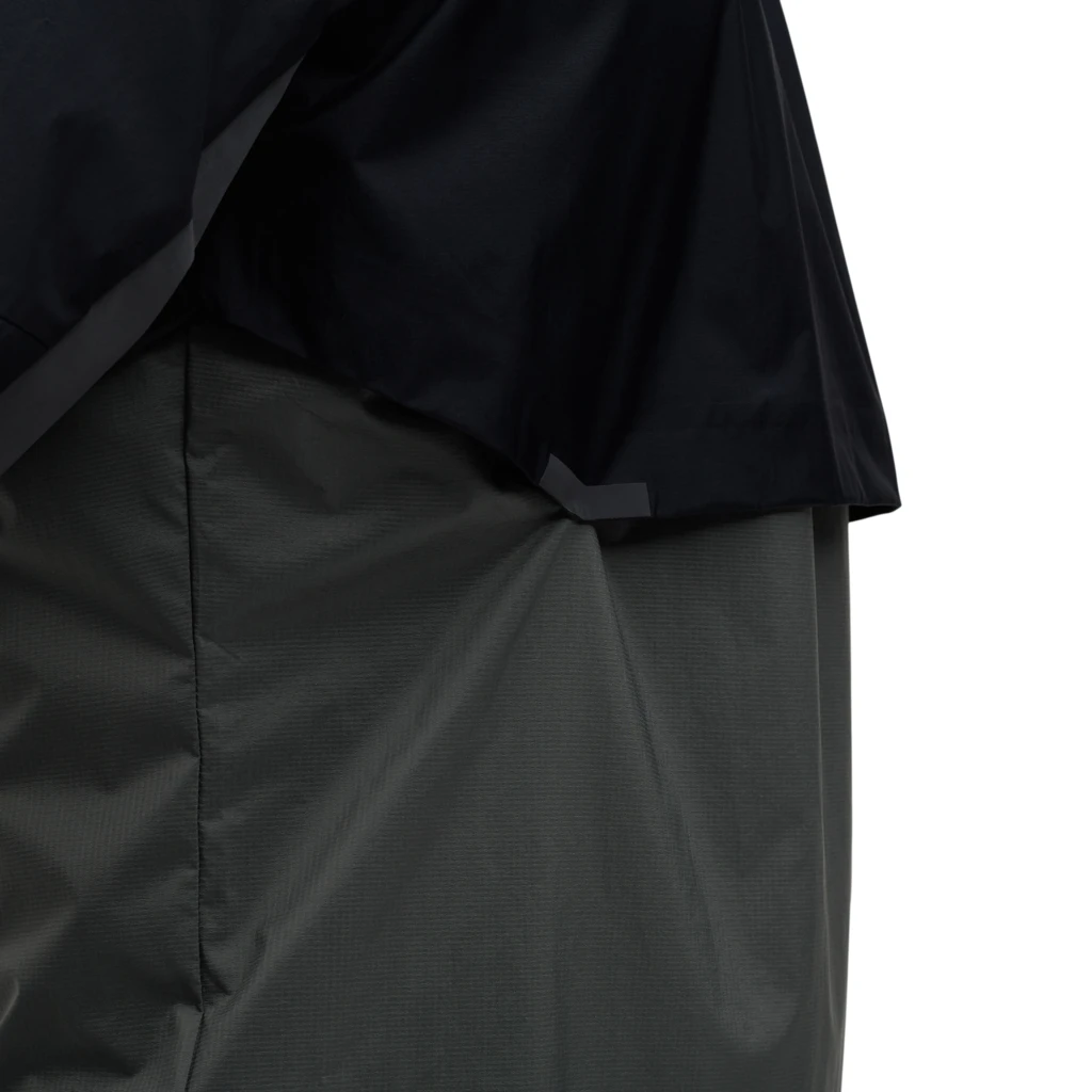 On Running On Weather Jacket - Black & Shadow 7 On Running On Weather Jacket - Black & Shadow - Image 5